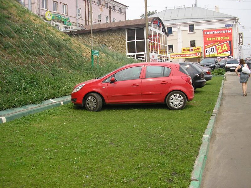 Парковка на газоне